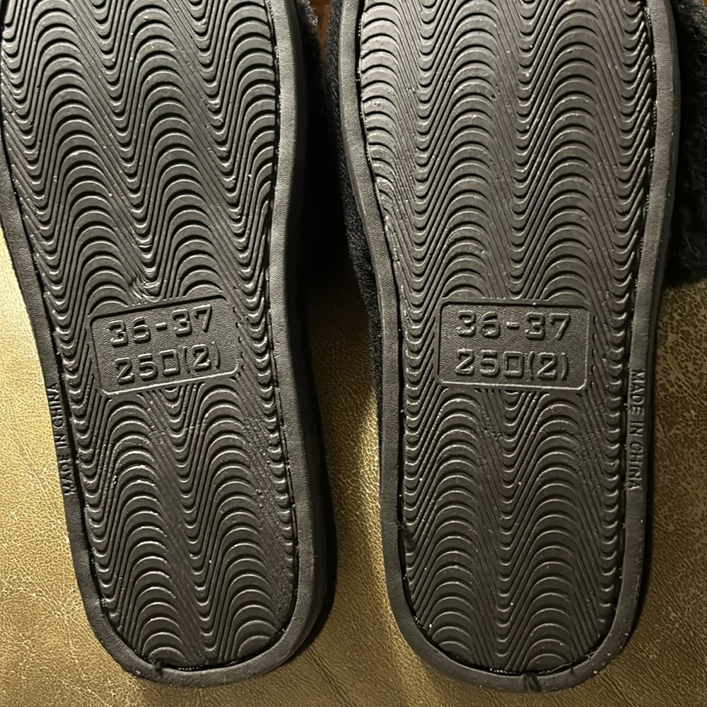 Slippers - Picture 2 of 2